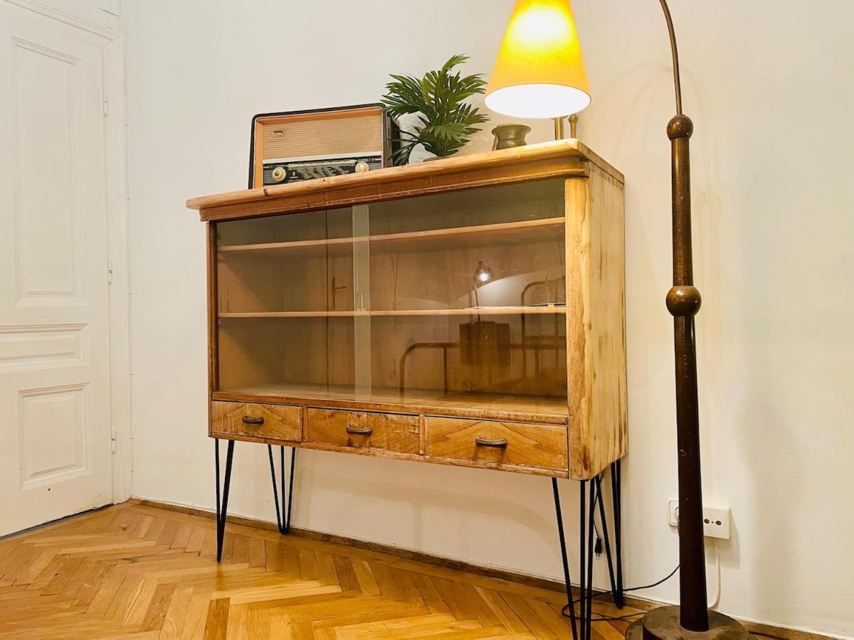 In Quiet Location Near Center Apartment Wien